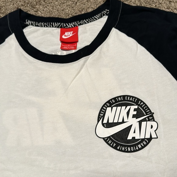 Nike Baseball Style Tshirt - Picture 2 of 4